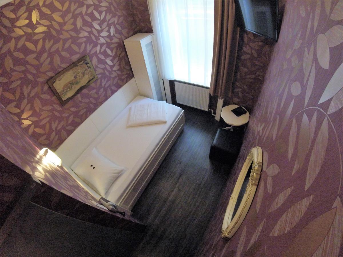 Hotel Goldene Spinne Wina Bagian luar foto